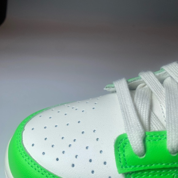 Nike Men's Green and White Athletic Shoes - Picture 10 of 10